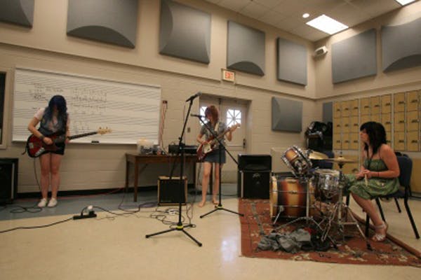 Murfreesboro Post ” Southern Girls Rock & Roll Camp teaches girls to rock”